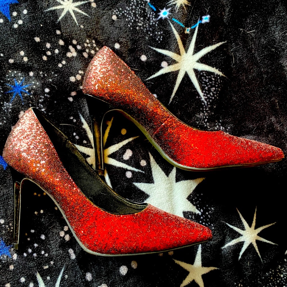 Sexy red hot high heel shoe 👠